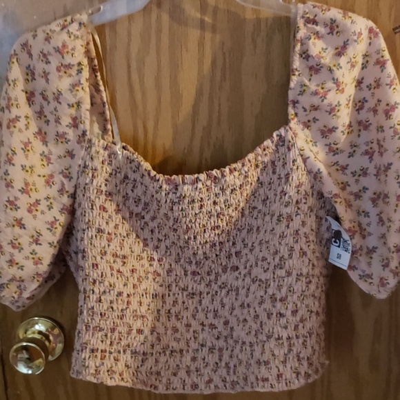 Top - Picture 2 of 2